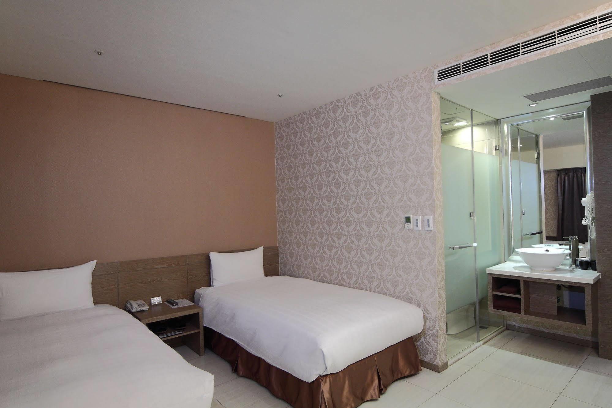 Nest Hotel Kaohsiung Exterior photo
